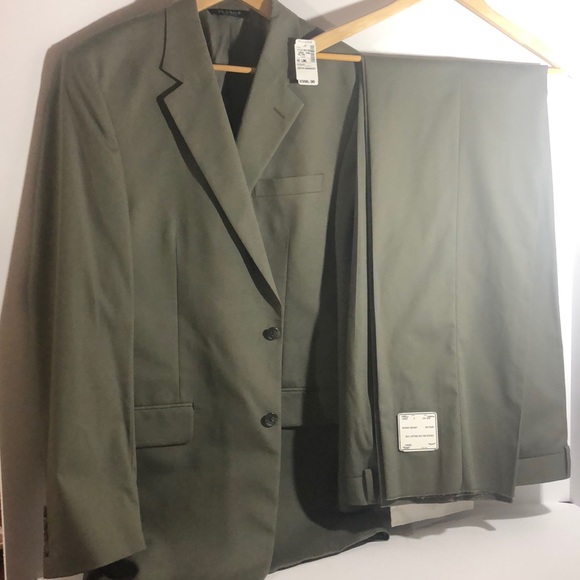 Aspen NWT JOS A Bank 42L 36W Cotton Blend Suit